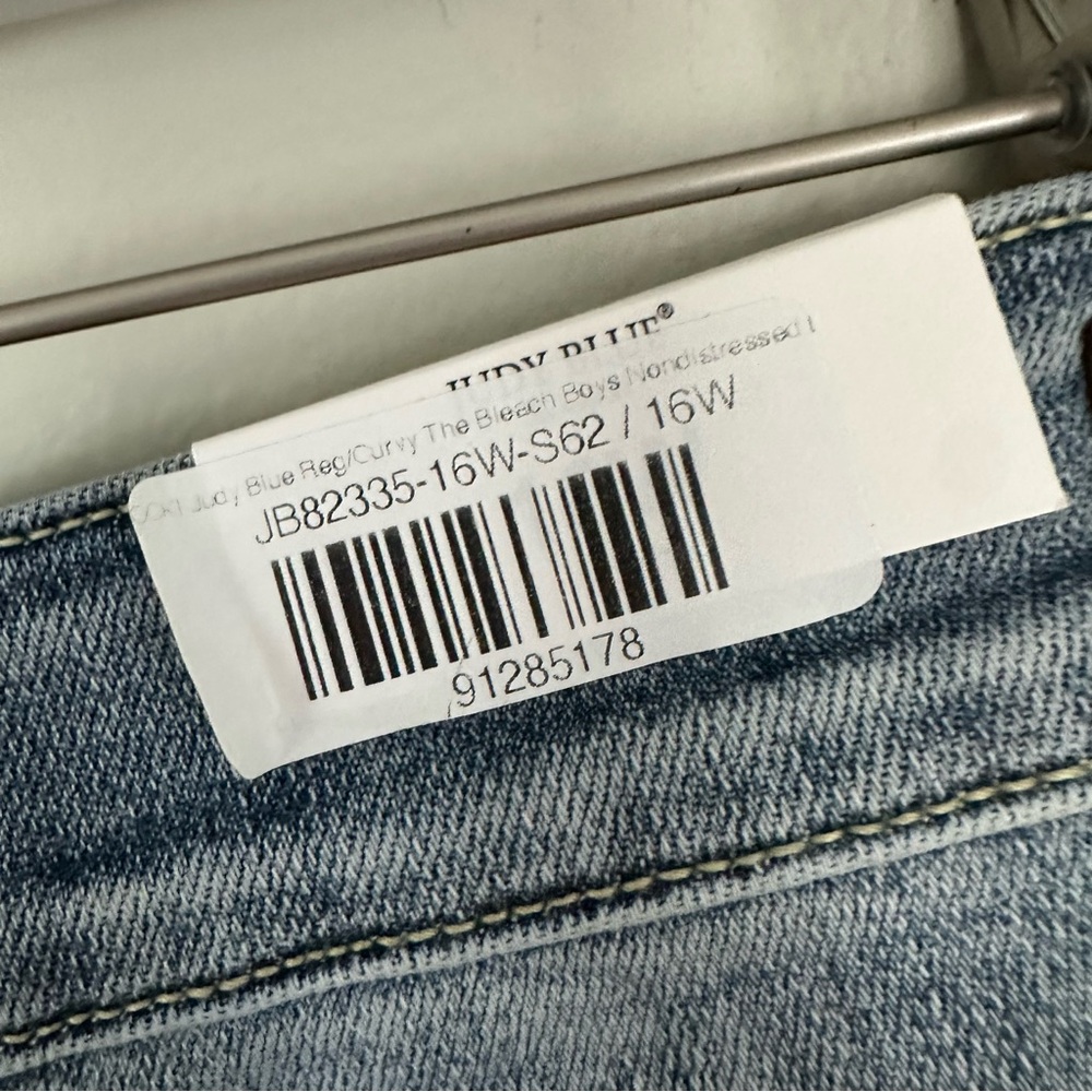 Judy Blue 16W Boyfriend Jeans JB82335LT Mid Rise Light Wash Stretch Denim - Picture 2 of 8